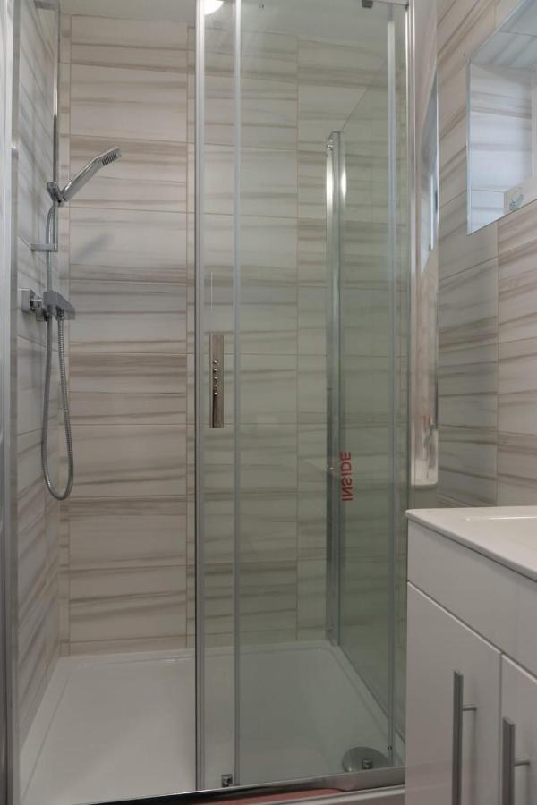 Gorgeous Ground Floor Apartment + Free Parking แมนเชสเตอร์ ภายนอก รูปภาพ